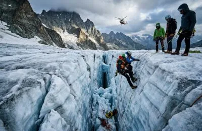 Doi alpiniști români au murit după o cădere de 20 de metri într-o crevasă pe Gran Paradiso