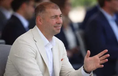 Fostul campion mondial Lucian Bute donează obiecte de carieră Muzeului Național de Istorie