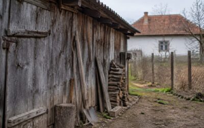 Anexele au, de regulă, o retragere minimă de 60 cm față de hotar. Când sunt necesare acordul notarial și autorizarea
