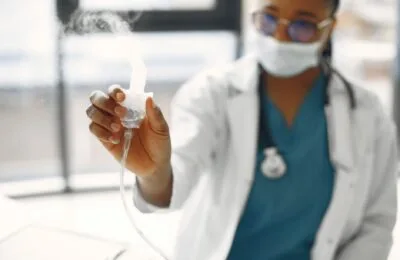 În Vaslui cresc îmbolnăvirile respiratorii. Bilanțul săptămânal depășește 1.000 de infecții și 160 de pneumonii