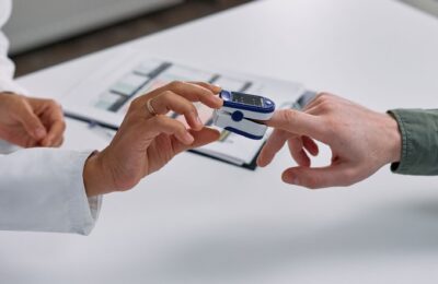 Cât scade pulsul după efort poate indica riscuri pentru sănătate. Cum se interpretează pragul de 12 bătăi